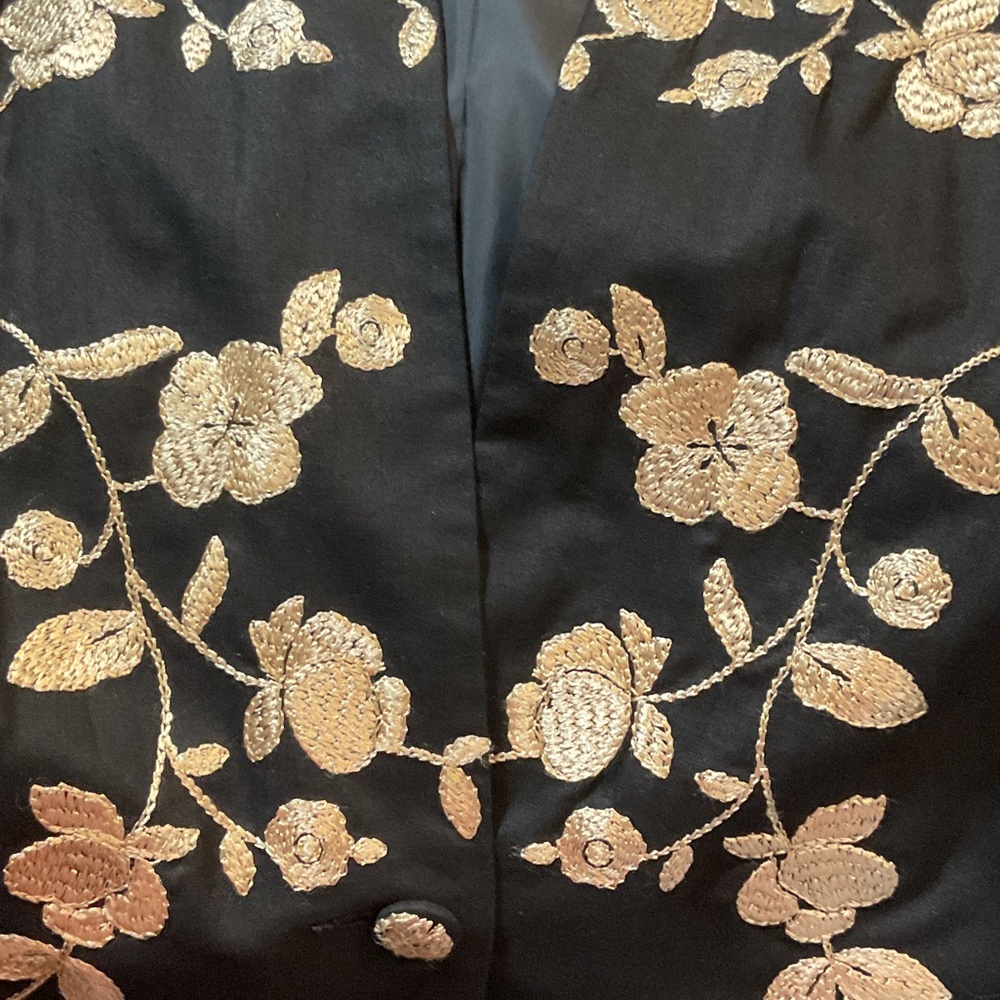 Anne Carson Woman 55% linen Black Blazer with Gold Floral Embroidery - Picture 3 of 4